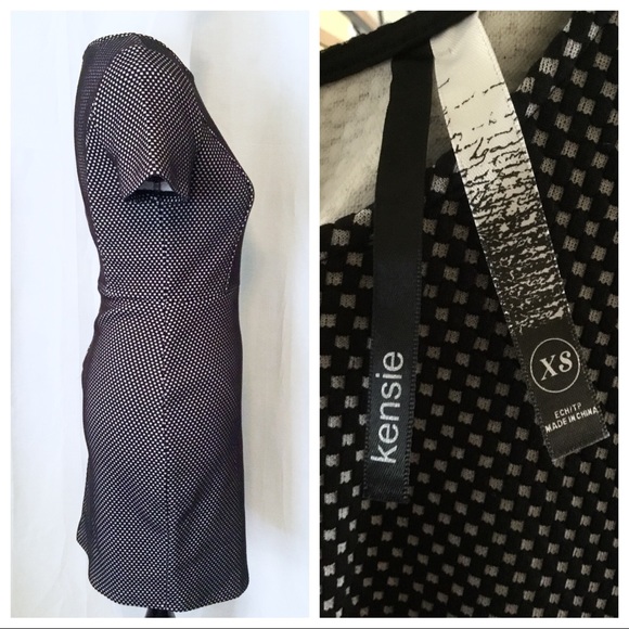 Kensie ~ Fitted Short Sleeve Dress - Size XSmall - Picture 3 of 4